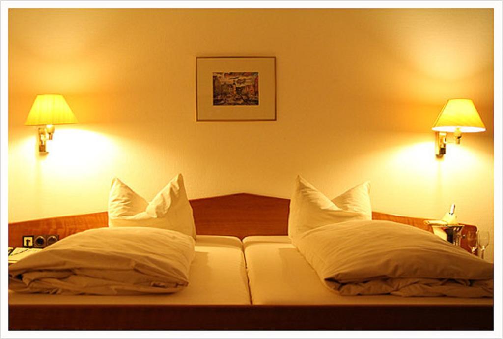 Hotel "Die Kupferpfanne" Донауштауф Экстерьер фото